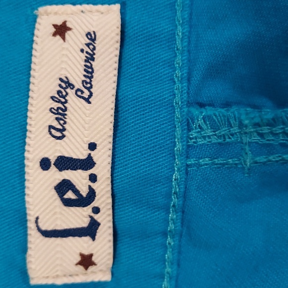 L.E.I. Ashley Lowrise Capri - Picture 8 of 11